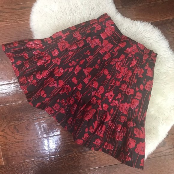 bebe Dresses & Skirts - Bebe Shimmer Metallic Floral Flounce Skirt Sz 2
